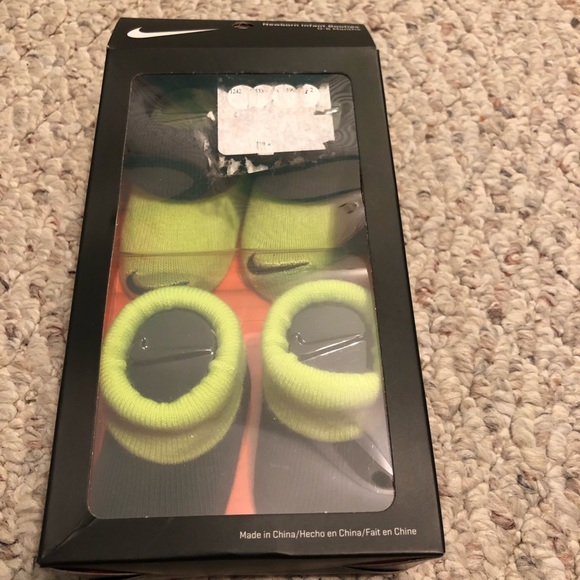 Nike newborn infant booties 0-3 mo nwot - Picture 4 of 5